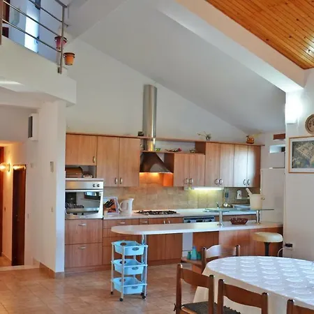 Apartment Leone Slatine