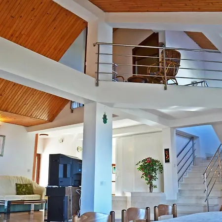 Apartment Leone Slatine
